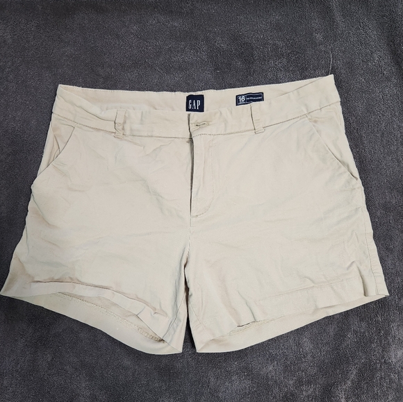 GAP Pants - GAP Cream Cargo Shorts with Tailored Fit